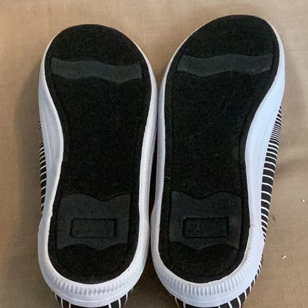 Women's City Sneaks Slip-On Shoes - Picture 7 of 7